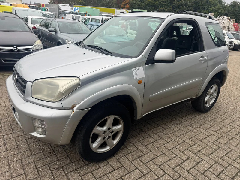 Toyota RAV4 **PETROL-AIRCO** - Automóvel: foto 1 Toyota RAV4 **PETROL-AIRCO** - Automóvel: foto 1