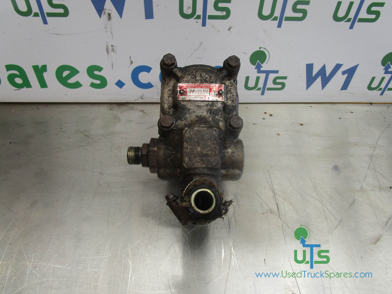 CAT C10 / C12 ZF POWER STEERING PUMP P/NO 7685955729 - Direcção para Camião: foto 1 CAT C10 / C12 ZF POWER STEERING PUMP P/NO 7685955729 - Direcção para Camião: foto 1