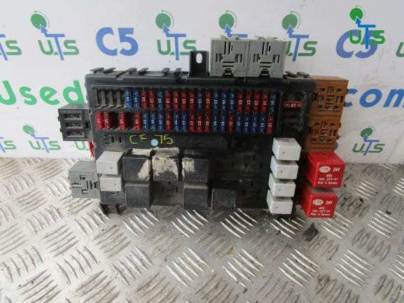 DAF CF 75/85 FUSEBOARD PART NO 1373830/518685003/01 - Sistema elétrico para Camião: foto 1 DAF CF 75/85 FUSEBOARD PART NO 1373830/518685003/01 - Sistema elétrico para Camião: foto 1
