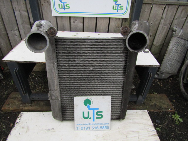 DAF CF 75 INTERCOOLER P/NO 1371318 - Radiador para Camião: foto 2 DAF CF 75 INTERCOOLER P/NO 1371318 - Radiador para Camião: foto 2