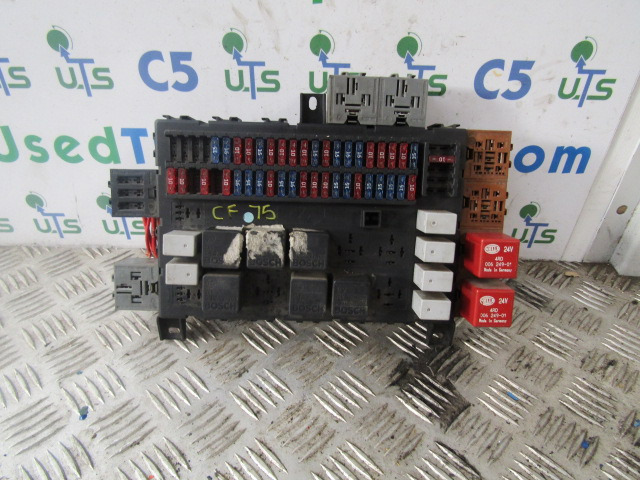 DAF CF75 FUSE BOARD 1373830 - Sistema elétrico para Camião: foto 1 DAF CF75 FUSE BOARD 1373830 - Sistema elétrico para Camião: foto 1