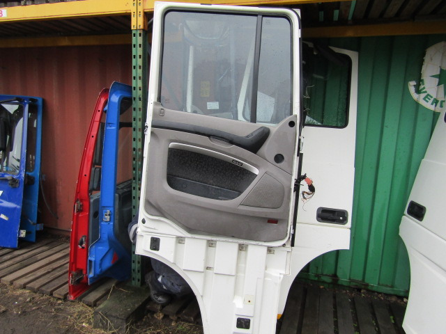 DAF XF 105 NEARSIDE (PASSENGER) COMPLETE DOOR - Cabine e interior para Camião: foto 3 DAF XF 105 NEARSIDE (PASSENGER) COMPLETE DOOR - Cabine e interior para Camião: foto 3