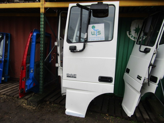 DAF XF 105 NEARSIDE (PASSENGER) COMPLETE DOOR - Cabine e interior para Camião: foto 1 DAF XF 105 NEARSIDE (PASSENGER) COMPLETE DOOR - Cabine e interior para Camião: foto 1