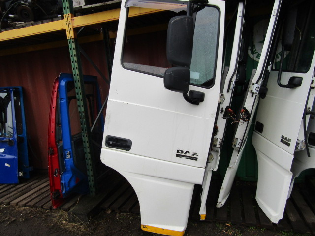 DAF XF 105 OFFSIDE (DRIVERS) COMPLETE DOOR - Cabine e interior para Camião: foto 2 DAF XF 105 OFFSIDE (DRIVERS) COMPLETE DOOR - Cabine e interior para Camião: foto 2