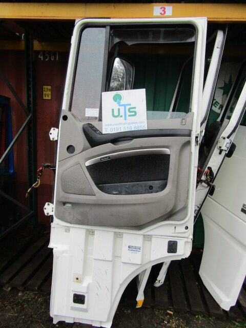 DAF XF 105 OFFSIDE (DRIVERS) COMPLETE DOOR - Cabine e interior para Camião: foto 3 DAF XF 105 OFFSIDE (DRIVERS) COMPLETE DOOR - Cabine e interior para Camião: foto 3