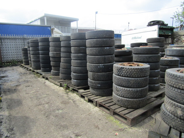 ISUZU N75 215/75/17.5 WHEELS AND TYRES 100 AVAILABLE FROM £50-100 - Pneu para Camião: foto 1 ISUZU N75 215/75/17.5 WHEELS AND TYRES 100 AVAILABLE FROM £50-100 - Pneu para Camião: foto 1