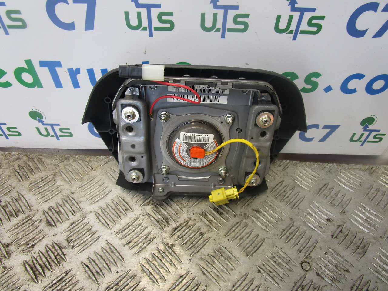 ISUZU N75 4HK1 STEERING WHEEL AIR BAG - Direcção para Camião: foto 2 ISUZU N75 4HK1 STEERING WHEEL AIR BAG - Direcção para Camião: foto 2