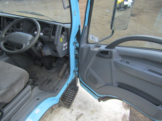 ISUZU N75 CAB (2012) - Cabine para Camião: foto 3 ISUZU N75 CAB (2012) - Cabine para Camião: foto 3
