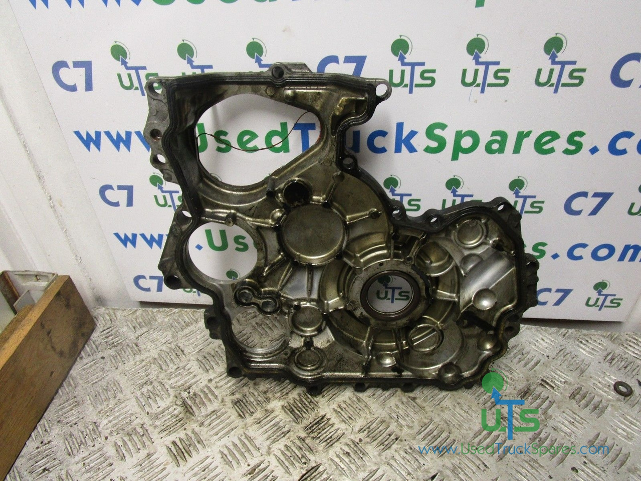 ISUZU NKR (4JJ1) OUTER TIMING COVER - Motor e peças para Camião: foto 1 ISUZU NKR (4JJ1) OUTER TIMING COVER - Motor e peças para Camião: foto 1