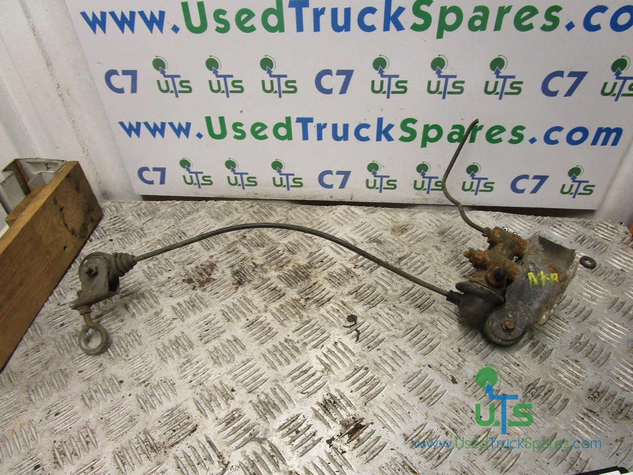 ISUZU NKR LOAD SENSING / BRAKE VALVE - Peças de freio para Camião: foto 1 ISUZU NKR LOAD SENSING / BRAKE VALVE - Peças de freio para Camião: foto 1
