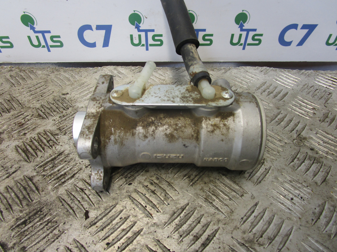 ISUZU NQR BRAKE MASTER CYLINDER - Peças de freio para Camião: foto 1 ISUZU NQR BRAKE MASTER CYLINDER - Peças de freio para Camião: foto 1