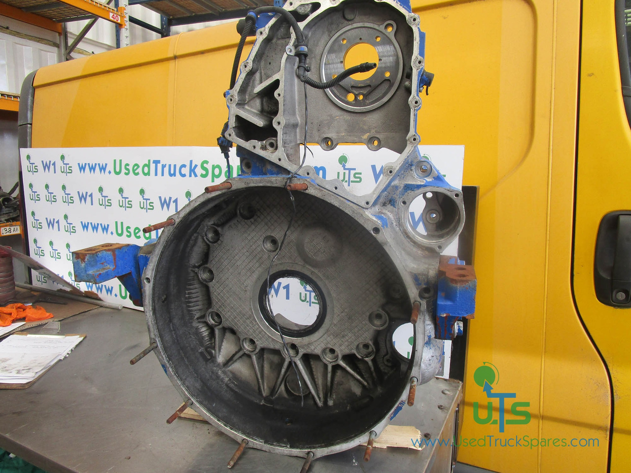 IVECO CURSOR 8 FLYWHEEL BELLHOUSING P/NO 99482255 - Volante do motor para Camião: foto 2 IVECO CURSOR 8 FLYWHEEL BELLHOUSING P/NO 99482255 - Volante do motor para Camião: foto 2