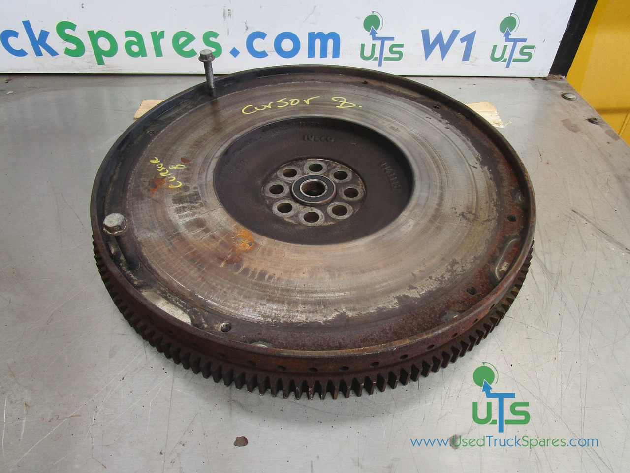 IVECO CURSOR 8 FLYWHEEL P/NO 99633961 - Volante do motor para Camião: foto 1 IVECO CURSOR 8 FLYWHEEL P/NO 99633961 - Volante do motor para Camião: foto 1