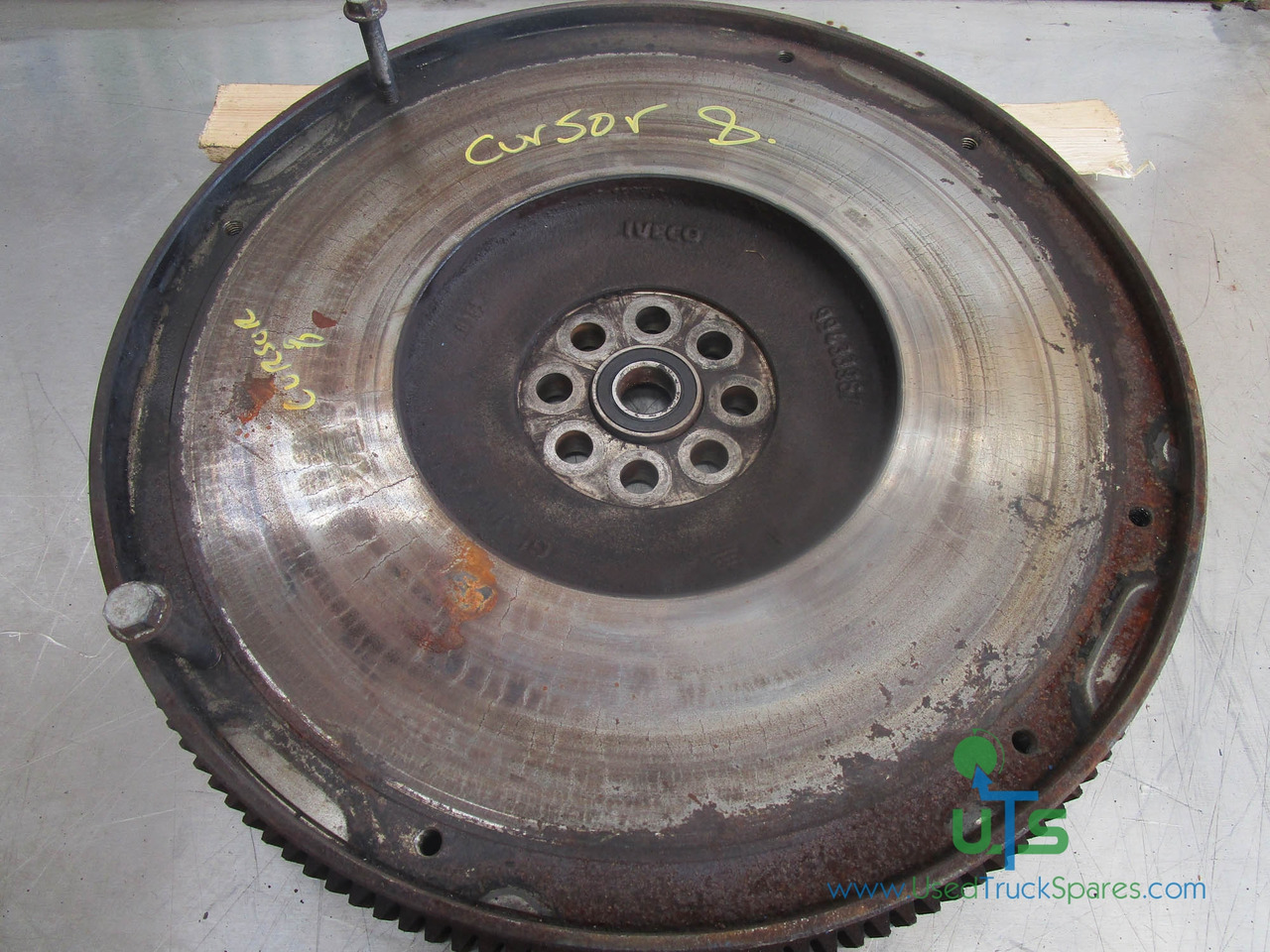 IVECO CURSOR 8 FLYWHEEL P/NO 99633961 - Volante do motor para Camião: foto 2 IVECO CURSOR 8 FLYWHEEL P/NO 99633961 - Volante do motor para Camião: foto 2