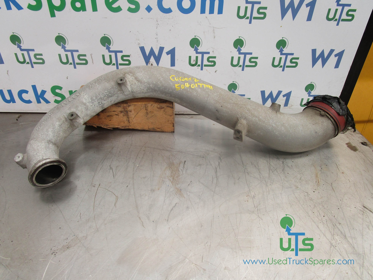 IVECO CURSOR 8 INTERCOOLER PIPE P/NO 504017791 - Motor e peças para Camião: foto 1 IVECO CURSOR 8 INTERCOOLER PIPE P/NO 504017791 - Motor e peças para Camião: foto 1