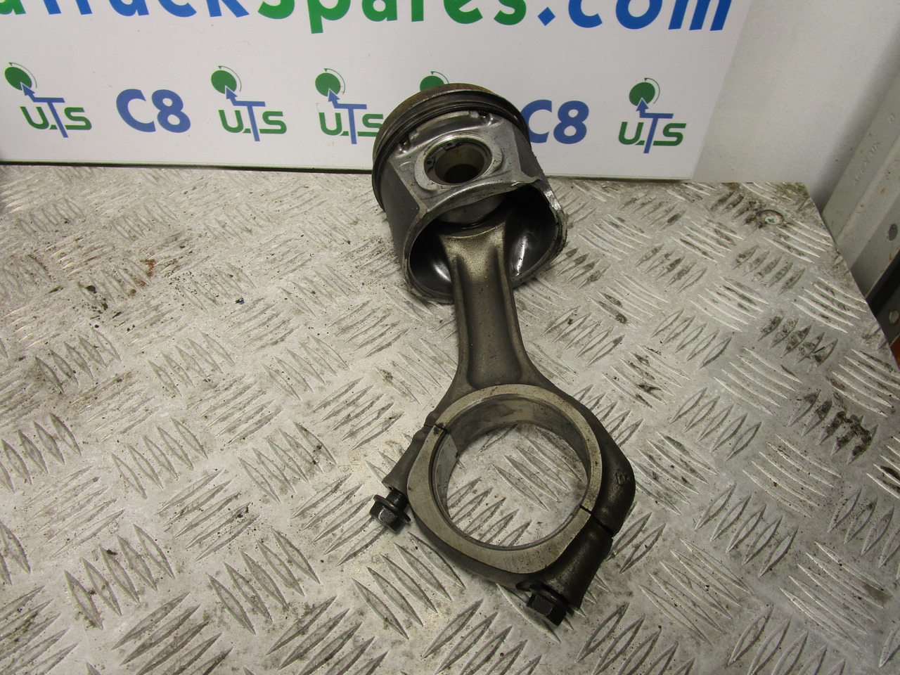 IVECO DAILY 3.0 CONROD & PISTON - Motor e peças para Camião: foto 1 IVECO DAILY 3.0 CONROD & PISTON - Motor e peças para Camião: foto 1