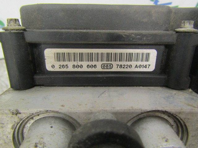 IVECO DAILY 3.0 (FICE 3481C) ABS PUMP/ECU BOSCH P/NO 0265800606 IVECO P/NO 504182322 - Peças de freio para Camião: foto 3 IVECO DAILY 3.0 (FICE 3481C) ABS PUMP/ECU BOSCH P/NO 0265800606 IVECO P/NO 504182322 - Peças de freio para Camião: foto 3