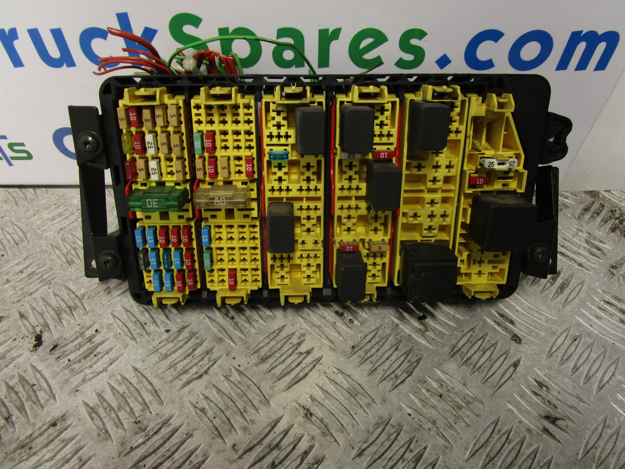 IVECO DAILY 3.0 FUSEBOARD P/NO 284912-2 - Sistema elétrico para Camião: foto 1 IVECO DAILY 3.0 FUSEBOARD P/NO 284912-2 - Sistema elétrico para Camião: foto 1