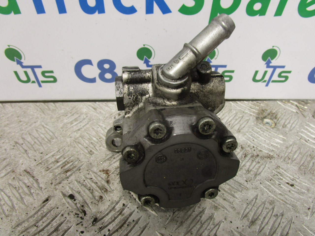 IVECO DAILY 3.0 POWER STEERING PUMP & DRIVE P/NO 7693955604 - Direcção para Camião: foto 1 IVECO DAILY 3.0 POWER STEERING PUMP & DRIVE P/NO 7693955604 - Direcção para Camião: foto 1