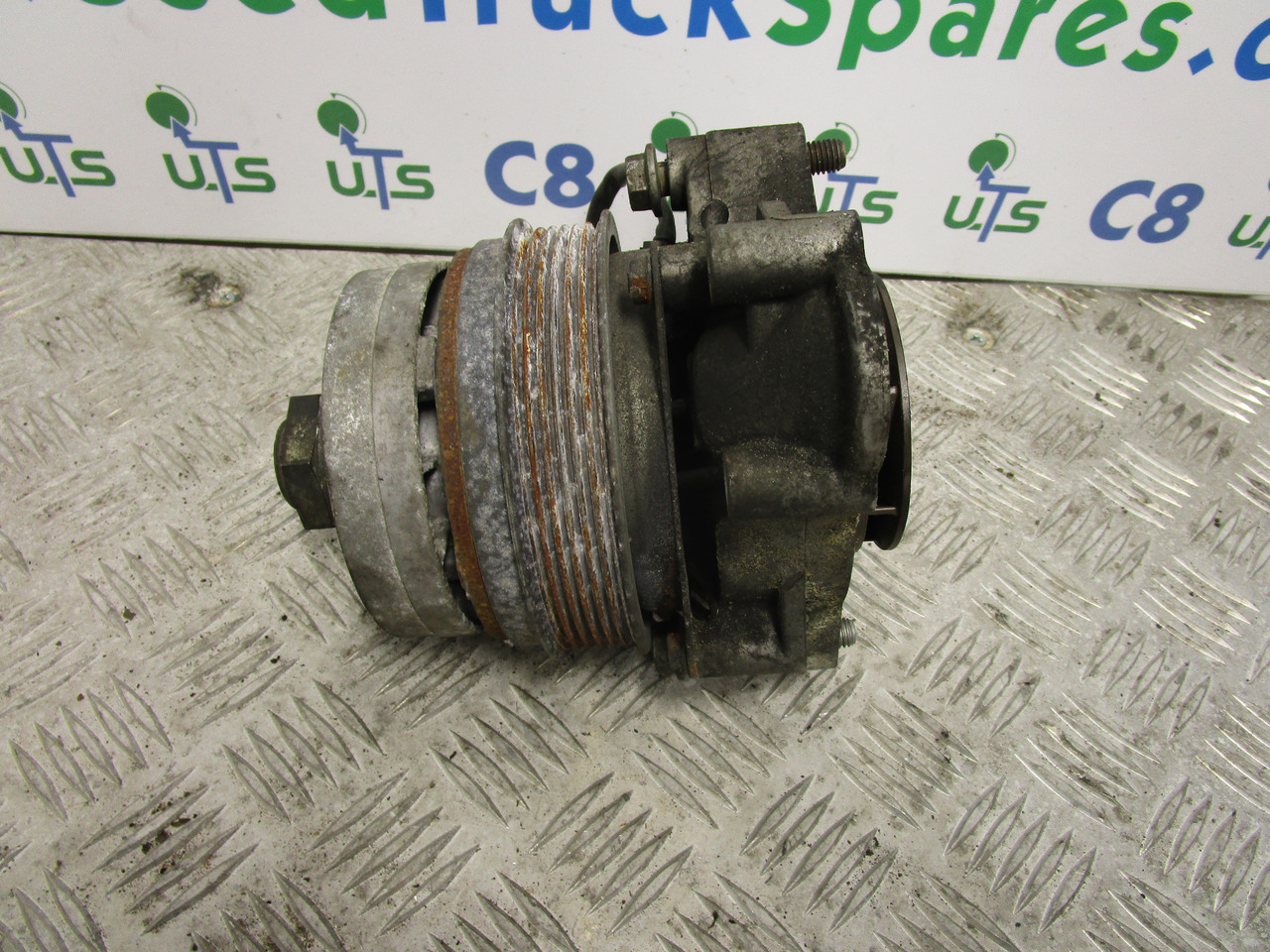 IVECO DAILY 3.0 WATER PUMP & VISCUSS COUPLING - Motor e peças para Camião: foto 1 IVECO DAILY 3.0 WATER PUMP & VISCUSS COUPLING - Motor e peças para Camião: foto 1