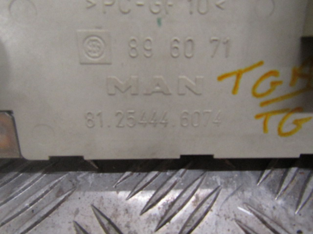 MAN TGM/TGS FUSEBOARD 81.25444.6074 - Sistema elétrico para Camião: foto 2 MAN TGM/TGS FUSEBOARD 81.25444.6074 - Sistema elétrico para Camião: foto 2