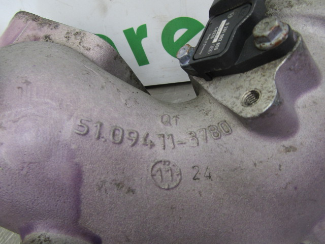 MAN TGS/TGX D2066 AIR INTAKE PIPE & SENSOR P/NO 51-09471-3780 - Motor e peças para Camião: foto 2 MAN TGS/TGX D2066 AIR INTAKE PIPE & SENSOR P/NO 51-09471-3780 - Motor e peças para Camião: foto 2