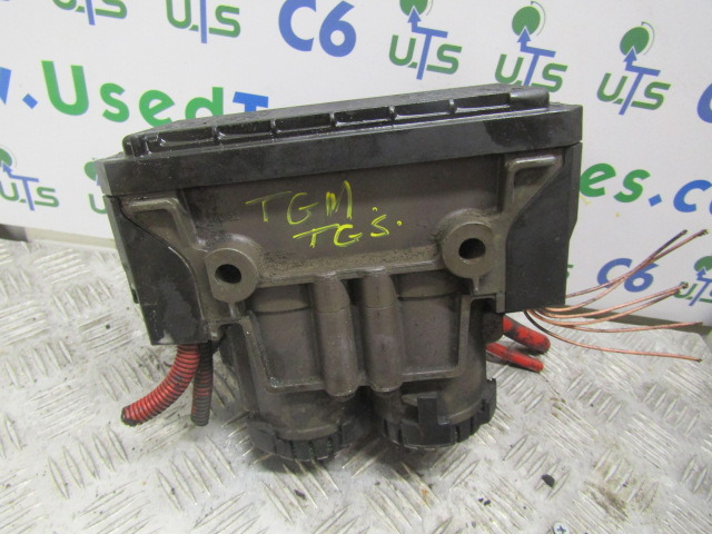MAN TGS/TGX EBS MODULATOR P/NO 81.52106.6042 / K020024N00 - Peças de freio para Camião: foto 1 MAN TGS/TGX EBS MODULATOR P/NO 81.52106.6042 / K020024N00 - Peças de freio para Camião: foto 1