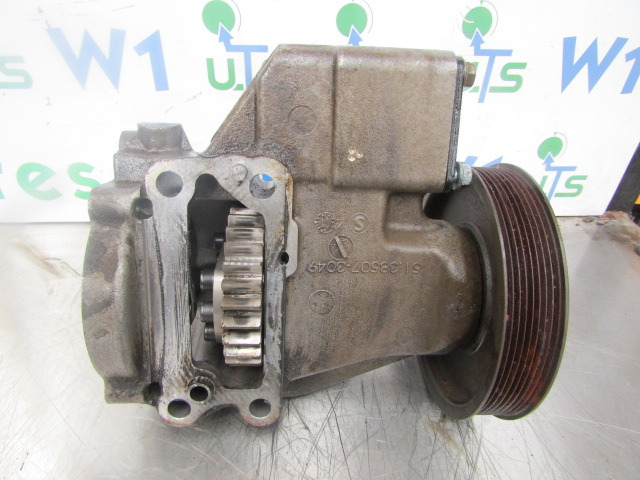 MAN TGS / TGX WATER PUMP DRIVE UNIT P/NO 51.38507-3049 - Motor e peças para Camião: foto 2 MAN TGS / TGX WATER PUMP DRIVE UNIT P/NO 51.38507-3049 - Motor e peças para Camião: foto 2