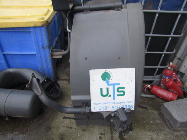 MERCEDES AXOR REAR CAB MUDGUARD & STAYS PASSENGER SIDE COMPLETE - Carroceria e exterior para Camião: foto 1 MERCEDES AXOR REAR CAB MUDGUARD & STAYS PASSENGER SIDE COMPLETE - Carroceria e exterior para Camião: foto 1