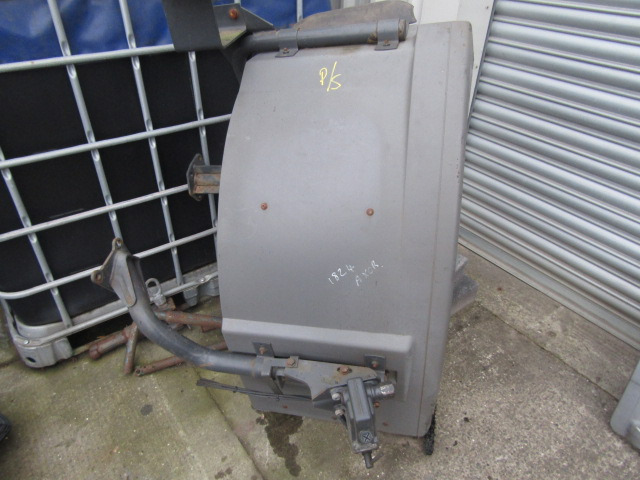 MERCEDES AXOR REAR CAB MUDGUARD & STAYS PASSENGER SIDE COMPLETE - Carroceria e exterior para Camião: foto 2 MERCEDES AXOR REAR CAB MUDGUARD & STAYS PASSENGER SIDE COMPLETE - Carroceria e exterior para Camião: foto 2