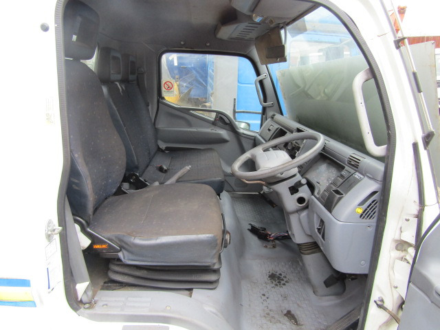 MITSUBISHI FUSO 7C15/18 CAB 2013 - Cabine para Camião: foto 5 MITSUBISHI FUSO 7C15/18 CAB 2013 - Cabine para Camião: foto 5