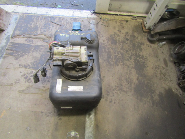 MITSUBISHI FUSO 7C15 AD BLUE TANK COMPLETE P/NO ML212662 - Tanque de combustível para Camião: foto 2 MITSUBISHI FUSO 7C15 AD BLUE TANK COMPLETE P/NO ML212662 - Tanque de combustível para Camião: foto 2