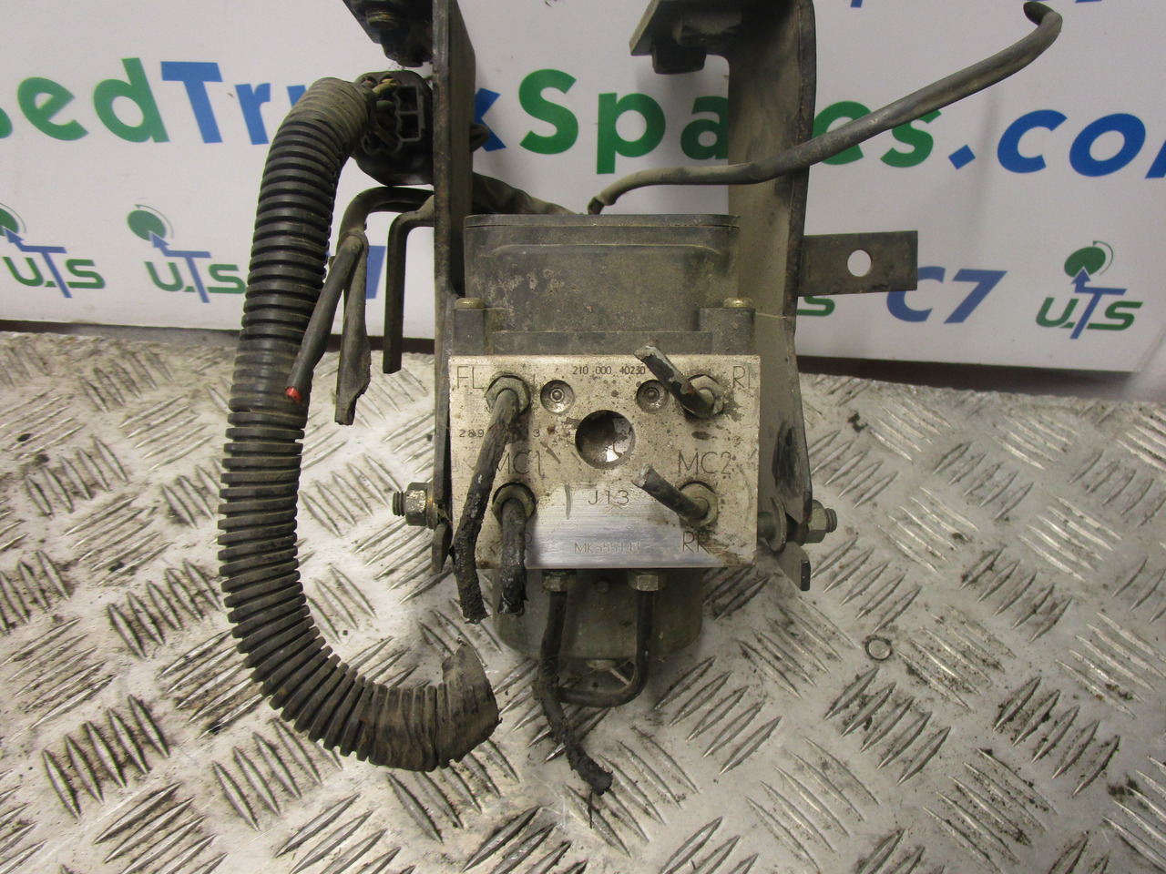 MITSUBISHI FUSO / CANTER ABS PUMP P/NO MK355141 - Peças de freio para Camião: foto 1 MITSUBISHI FUSO / CANTER ABS PUMP P/NO MK355141 - Peças de freio para Camião: foto 1