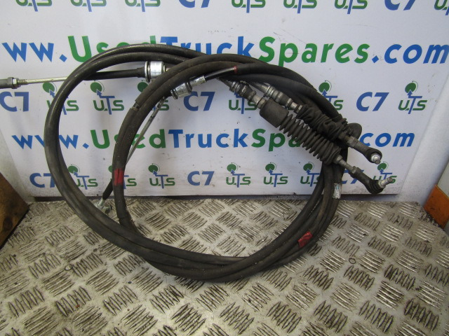 MITSUBISHI FUSO GEARCHANGE CABLES (2) FOR 6 SPEED ZF65 420 GEARBOX - Cabine e interior para Camião: foto 2 MITSUBISHI FUSO GEARCHANGE CABLES (2) FOR 6 SPEED ZF65 420 GEARBOX - Cabine e interior para Camião: foto 2