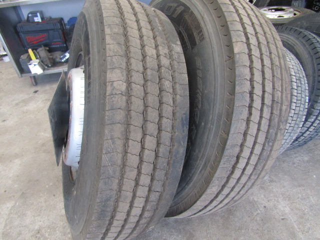 PIRELLI 315/80/22.5 FRONT 2022 ALMOST NEW ONLY 1000KM COMPLETE ON RIMS - Pneu para Camião: foto 2 PIRELLI 315/80/22.5 FRONT 2022 ALMOST NEW ONLY 1000KM COMPLETE ON RIMS - Pneu para Camião: foto 2
