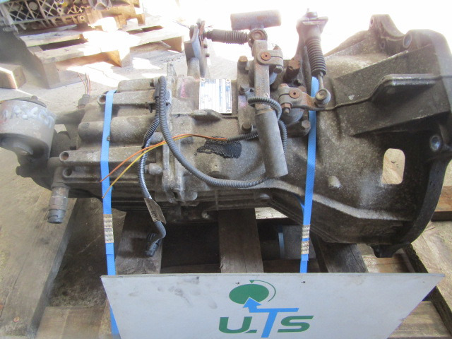 RENAULT MASCOTT 6 SPEED ZF 6S300 GEARBOX - Caixa de velocidade para Camião: foto 2 RENAULT MASCOTT 6 SPEED ZF 6S300 GEARBOX - Caixa de velocidade para Camião: foto 2