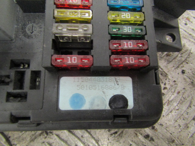 RENAULT MIDLUM DCI FUSE BAORD P/NO 5010516886/B - Sistema elétrico para Camião: foto 2 RENAULT MIDLUM DCI FUSE BAORD P/NO 5010516886/B - Sistema elétrico para Camião: foto 2