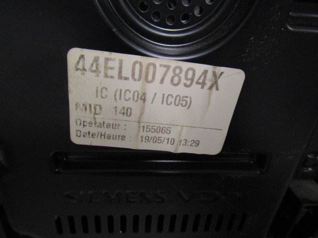 RENAULT MIDLUM DXI CLOCK CLUSTER P/NO 7421050636-04 - Cabine e interior para Camião: foto 2 RENAULT MIDLUM DXI CLOCK CLUSTER P/NO 7421050636-04 - Cabine e interior para Camião: foto 2