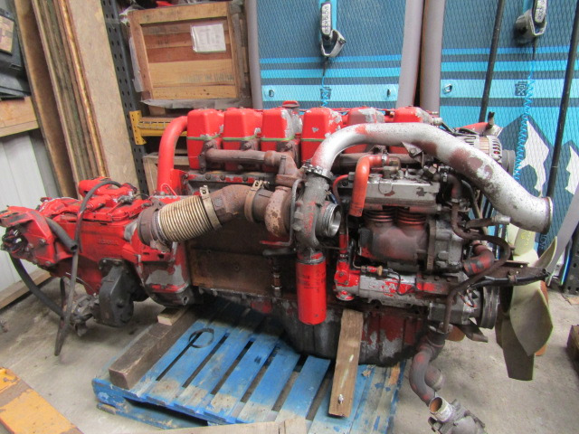 SCANIA P94 260 ENGINE & GEARBOX TYPE DSC9-12 COMPLETE WITH MANUAL PUMP - Caixa de velocidade para Camião: foto 1 SCANIA P94 260 ENGINE & GEARBOX TYPE DSC9-12 COMPLETE WITH MANUAL PUMP - Caixa de velocidade para Camião: foto 1