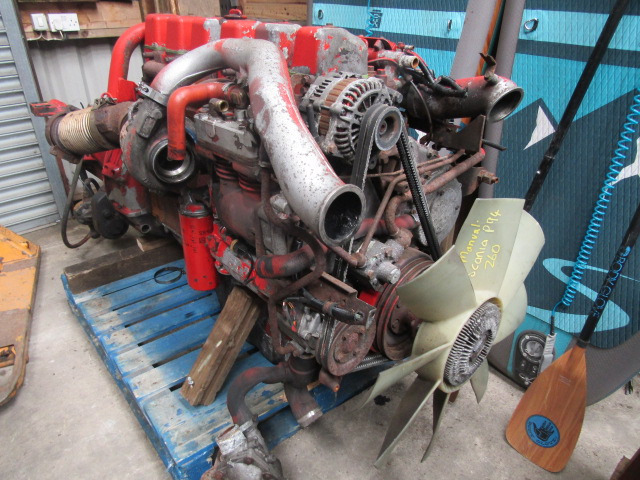 SCANIA P94 260 ENGINE & GEARBOX TYPE DSC9-12 COMPLETE WITH MANUAL PUMP - Caixa de velocidade para Camião: foto 2 SCANIA P94 260 ENGINE & GEARBOX TYPE DSC9-12 COMPLETE WITH MANUAL PUMP - Caixa de velocidade para Camião: foto 2
