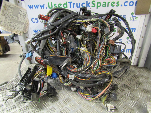 SCANIA P94 COMPLETE CAB HARNESS - Cabine e interior para Camião: foto 1 SCANIA P94 COMPLETE CAB HARNESS - Cabine e interior para Camião: foto 1