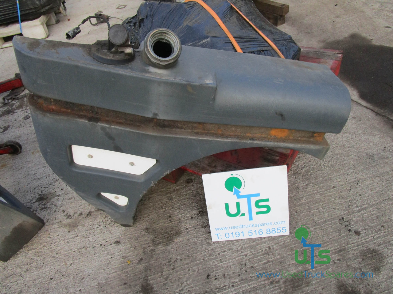 SCHMIDT SWINGO 200 FUEL TANK - Tanque de combustível para Veículo municipal/ Especial: foto 1 SCHMIDT SWINGO 200 FUEL TANK - Tanque de combustível para Veículo municipal/ Especial: foto 1