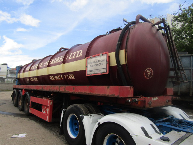 Semi-reboque cisterna VACUUM TANKER TRAILER TRI AXLE 1996 STEEL TANK FITTED WITH 3CYL PERKINS DONKEY ENGINE: foto 7