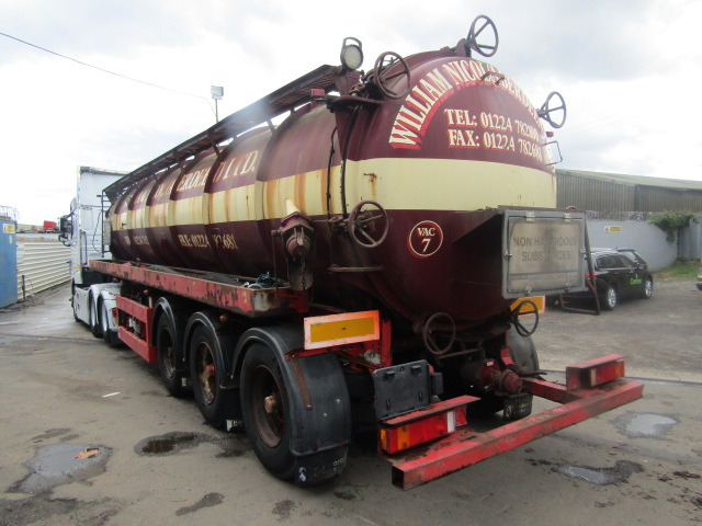 VACUUM TANKER TRAILER TRI AXLE 1996 STEEL TANK FITTED WITH 3CYL PERKINS DONKEY ENGINE - Semi-reboque cisterna: foto 3 VACUUM TANKER TRAILER TRI AXLE 1996 STEEL TANK FITTED WITH 3CYL PERKINS DONKEY ENGINE - Semi-reboque cisterna: foto 3