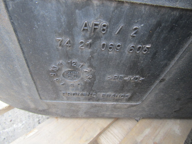 VOLVO FE AD BLUE TANK COMPLETE P/NO 7421069605 - Tanque de combustível para Camião: foto 2 VOLVO FE AD BLUE TANK COMPLETE P/NO 7421069605 - Tanque de combustível para Camião: foto 2