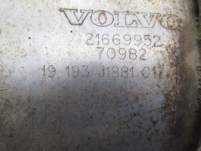 VOLVO FE EXHAUST SILENCER WITH CAT P/NO 21669952 - Sistema de escape para Camião: foto 3 VOLVO FE EXHAUST SILENCER WITH CAT P/NO 21669952 - Sistema de escape para Camião: foto 3