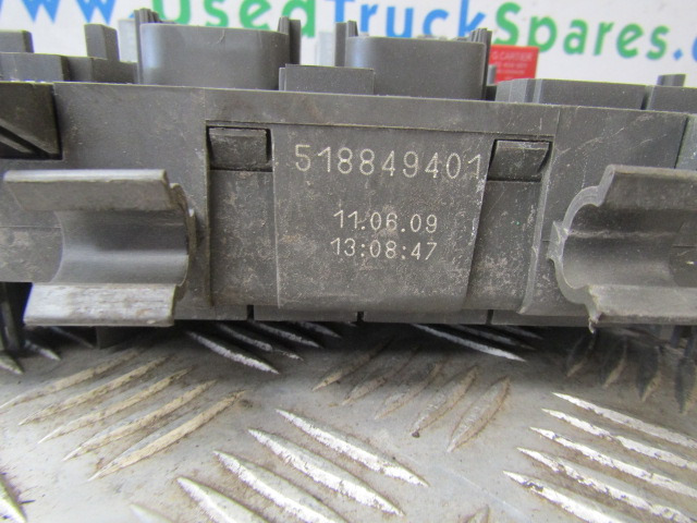 VOLVO FE FUSEBOARD COMPLETE P/NO 518849401 - Sistema elétrico para Camião: foto 2 VOLVO FE FUSEBOARD COMPLETE P/NO 518849401 - Sistema elétrico para Camião: foto 2