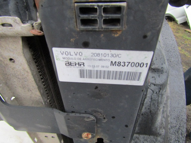 VOLVO FL7 FE240 RADIATOR/INTERCOOLER PACK P/NO 20810130 / C - Radiador para Camião: foto 2 VOLVO FL7 FE240 RADIATOR/INTERCOOLER PACK P/NO 20810130 / C - Radiador para Camião: foto 2