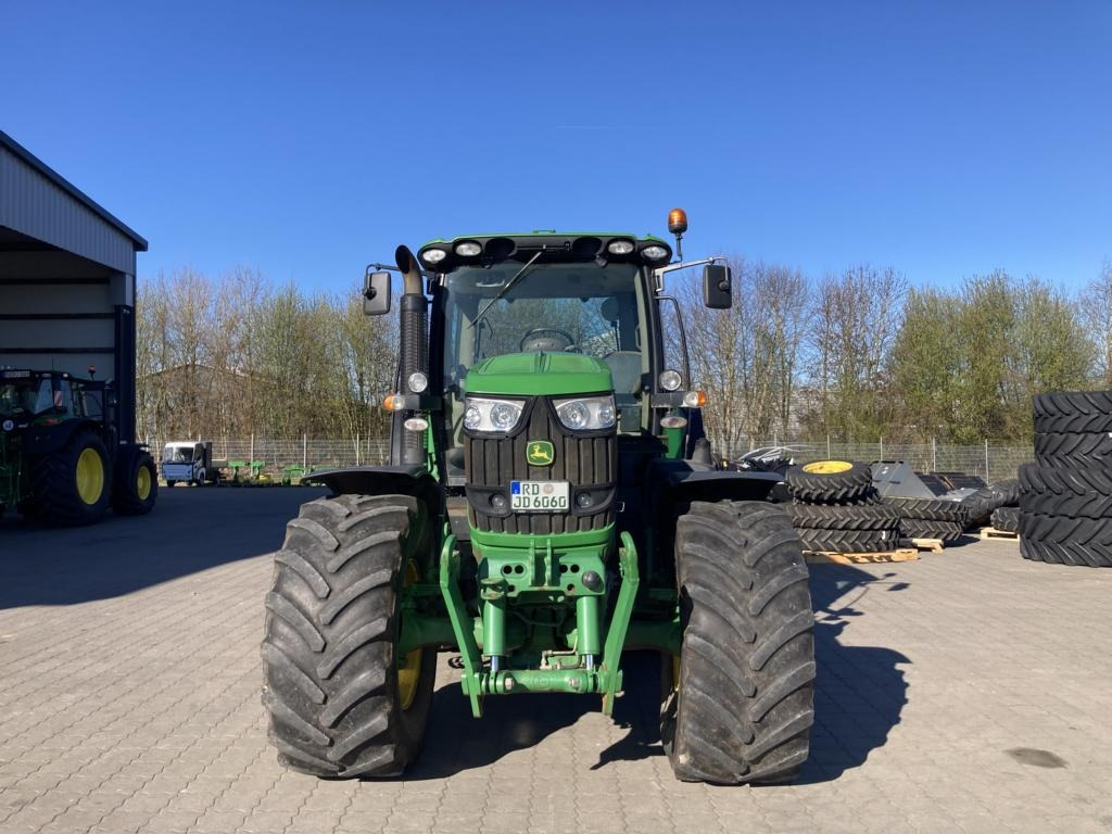 Trator John Deere 6210R: foto 17