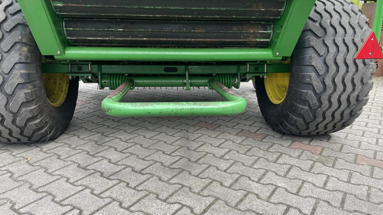 John Deere RUNDBALLENPRESSE F441R - Empacotador de fardos: foto 5 John Deere RUNDBALLENPRESSE F441R - Empacotador de fardos: foto 5